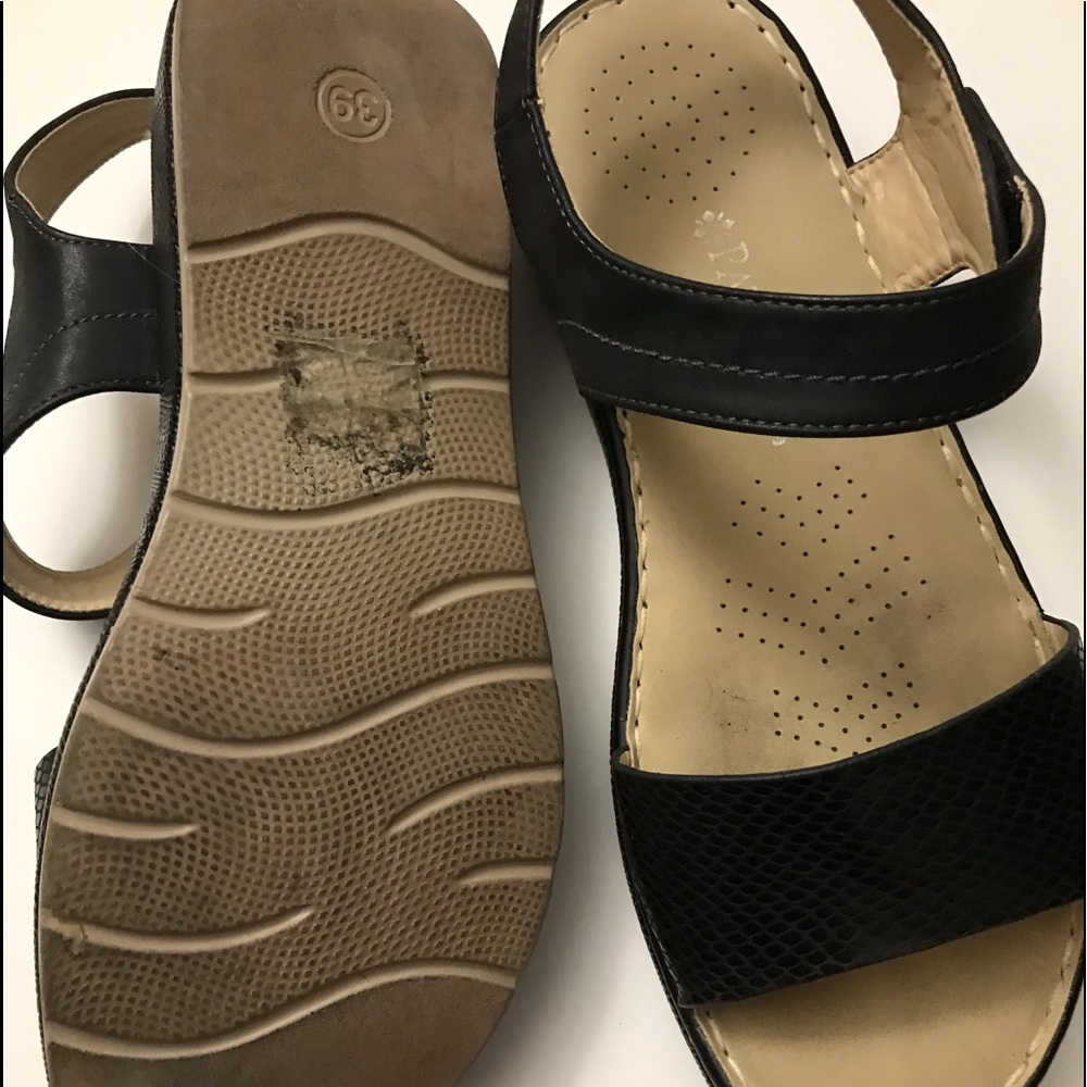 Black leather sandal